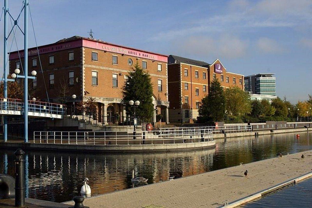 Premier Inn Manchester Salford Quays Exterior photo